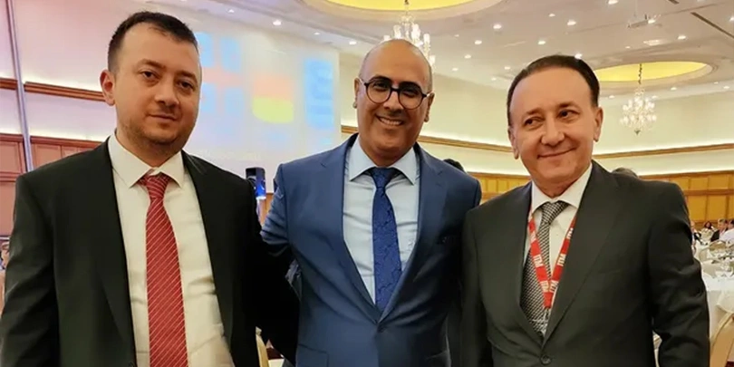 محمد عنایتی بیدگلی به همراه مدیر عامل و مدیر فروش شرکت برگزارکننده نمایشگاه ITM