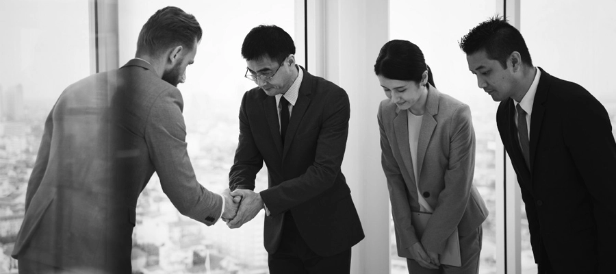 قلق&zwnj;باز | اتیکت کسب&zwnj;وکار (Business Etiquette)
